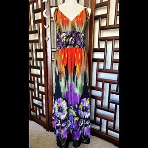 NWT Womans Smocked Waist Floral Maxi Dress (Size M)